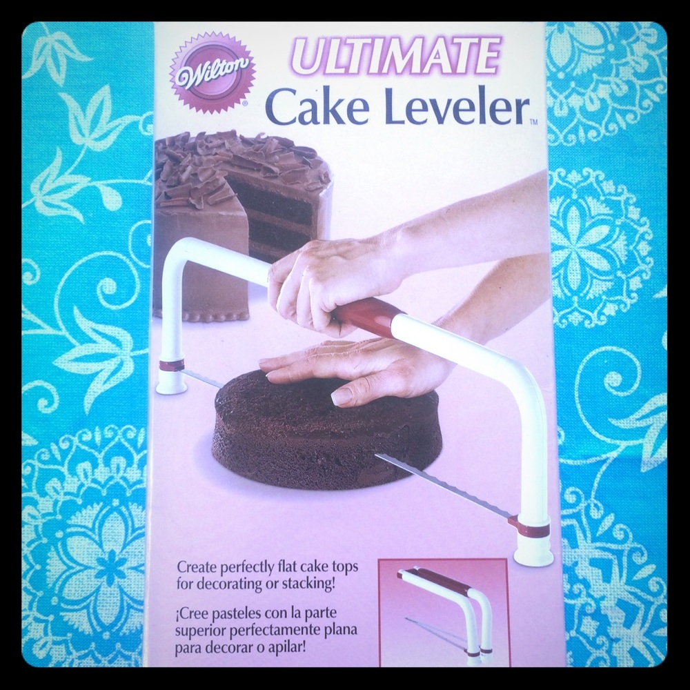 Wilton cake leveler